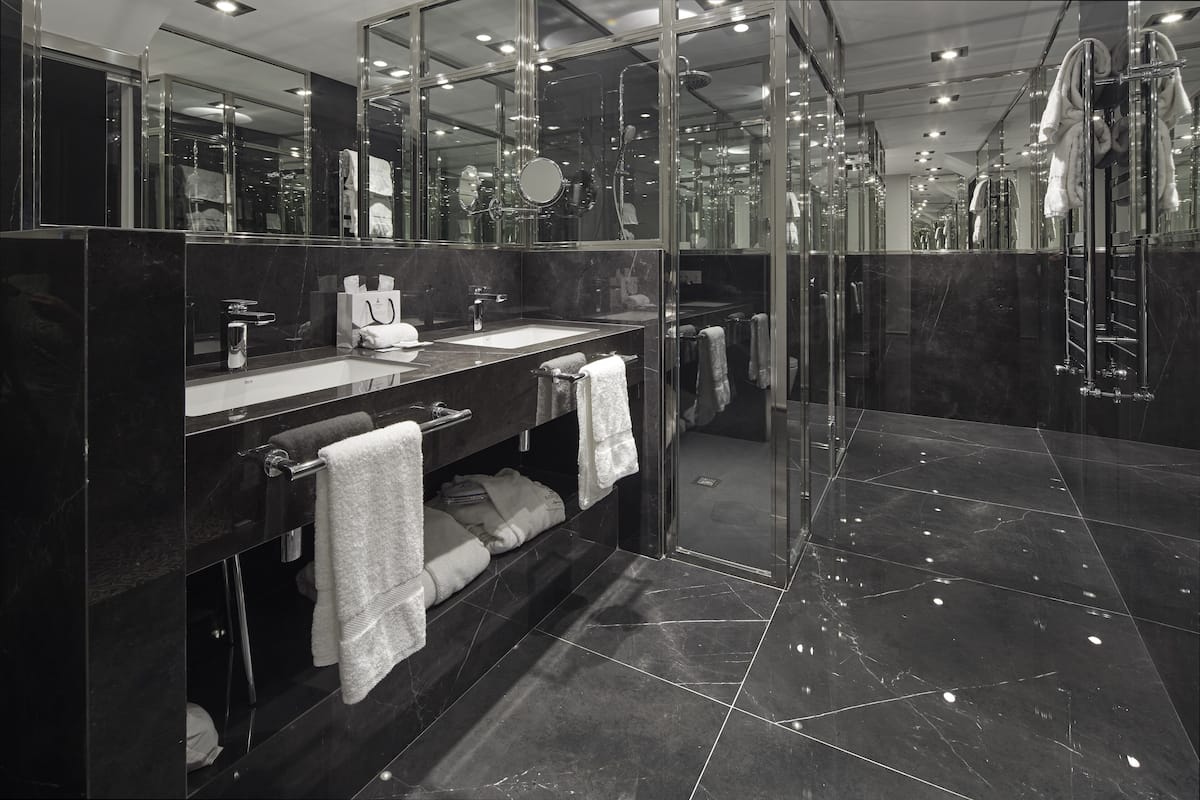 grand room, balcony, city view | bathroom | combined shower/bathtub, free toiletries, hair dryer, slippers