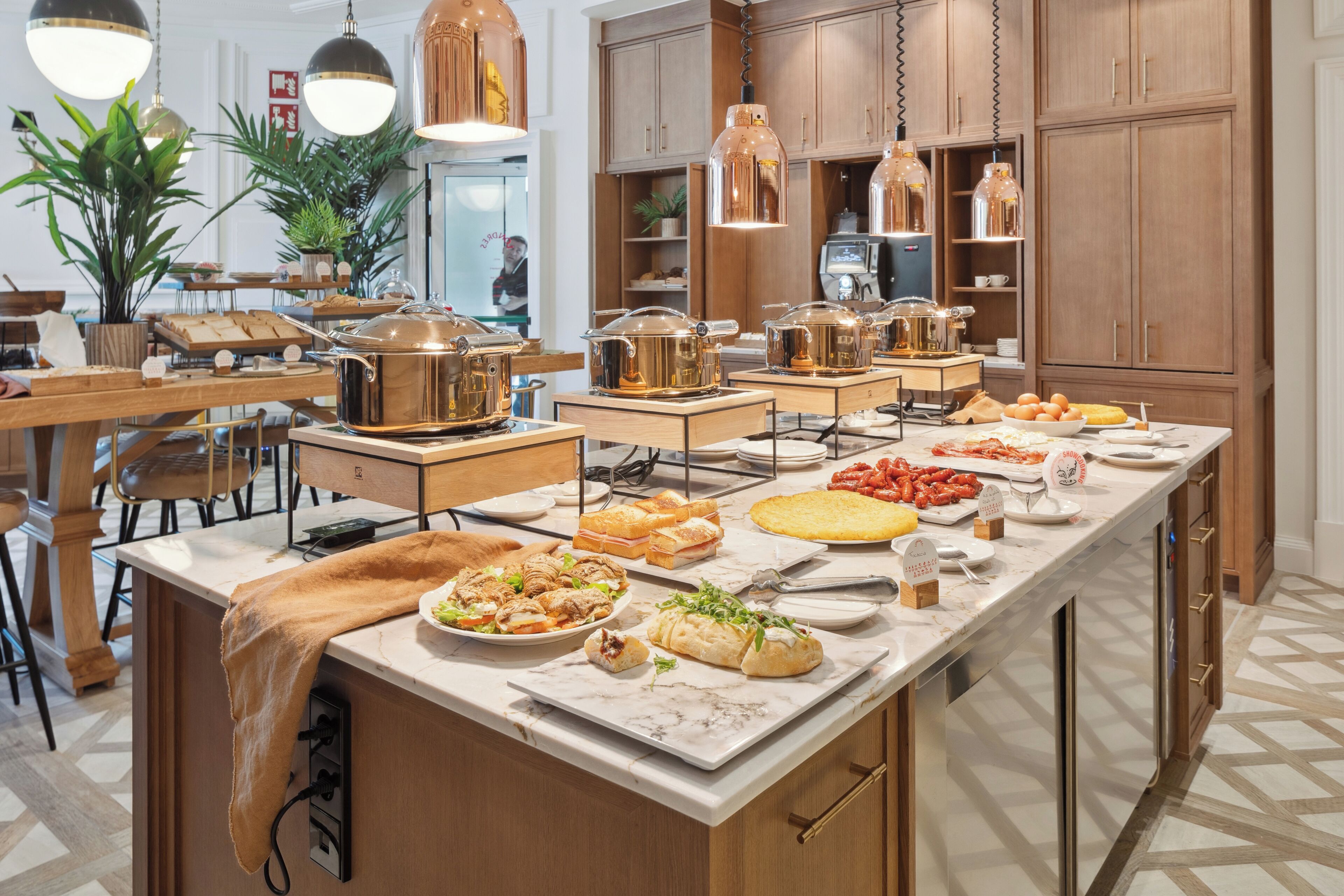 Dagelijks ontbijtbuffet (EUR 34 per persoon)