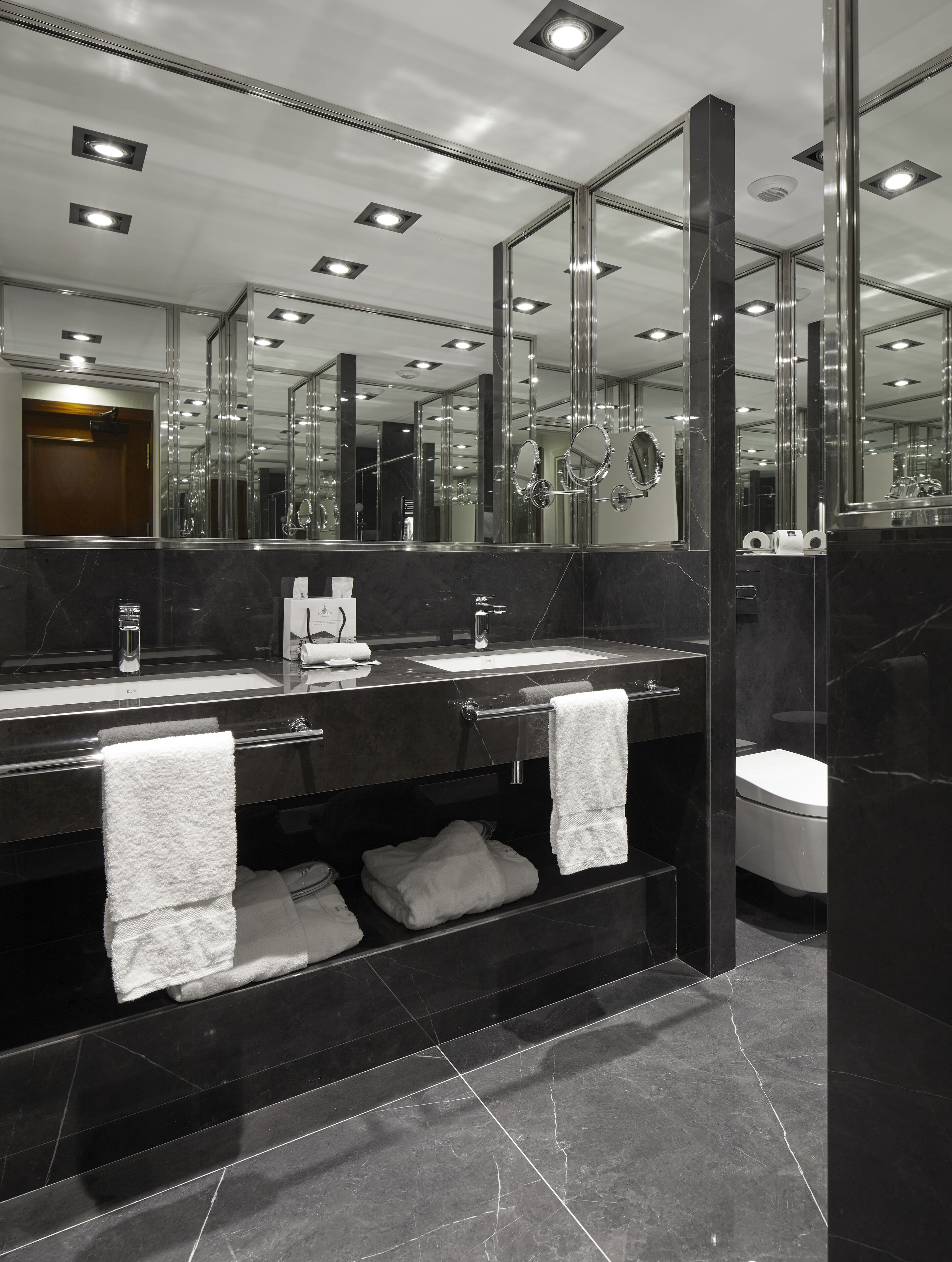 double room, balcony, city view (petit) | bathroom amenities | combined shower/bathtub, free toiletries, hair dryer, slippers