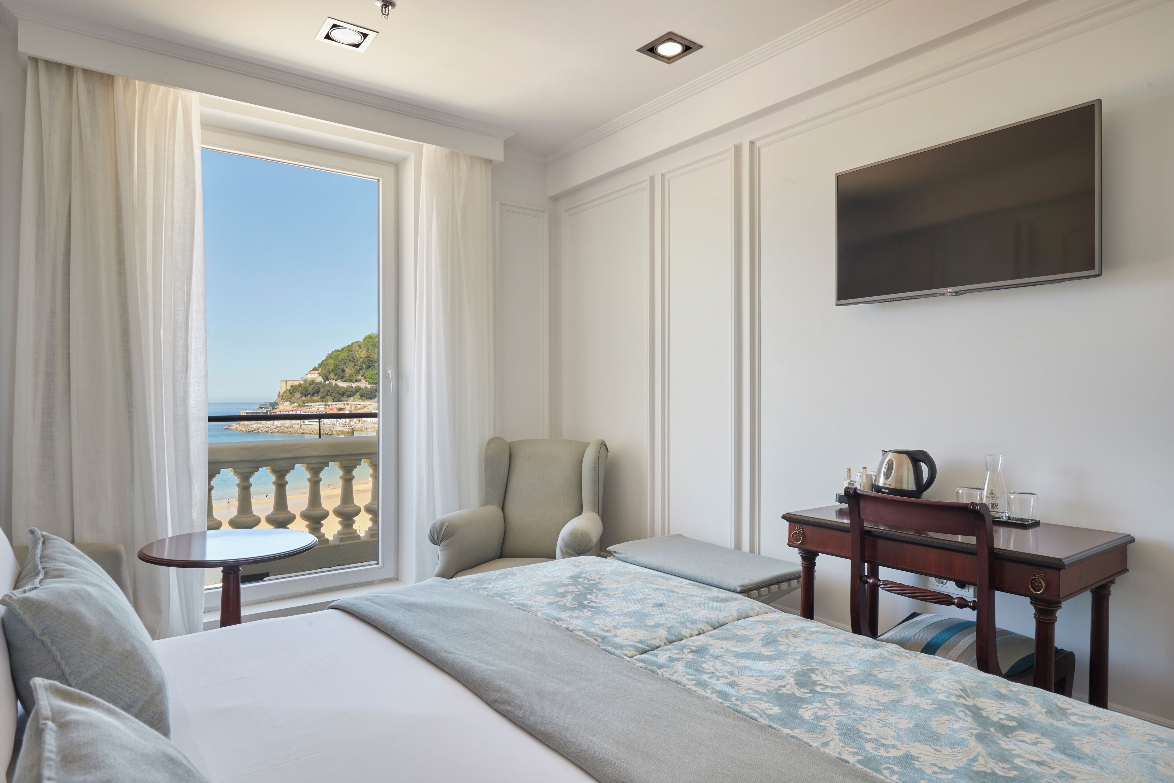 double room, balcony, sea view (petit) | 1 bedroom, premium bedding, select comfort beds, minibar
