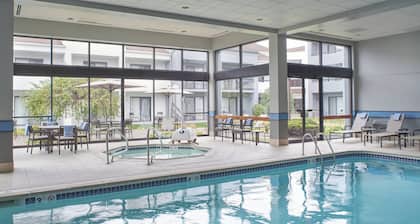 Courtyard by Marriott Detroit Troy