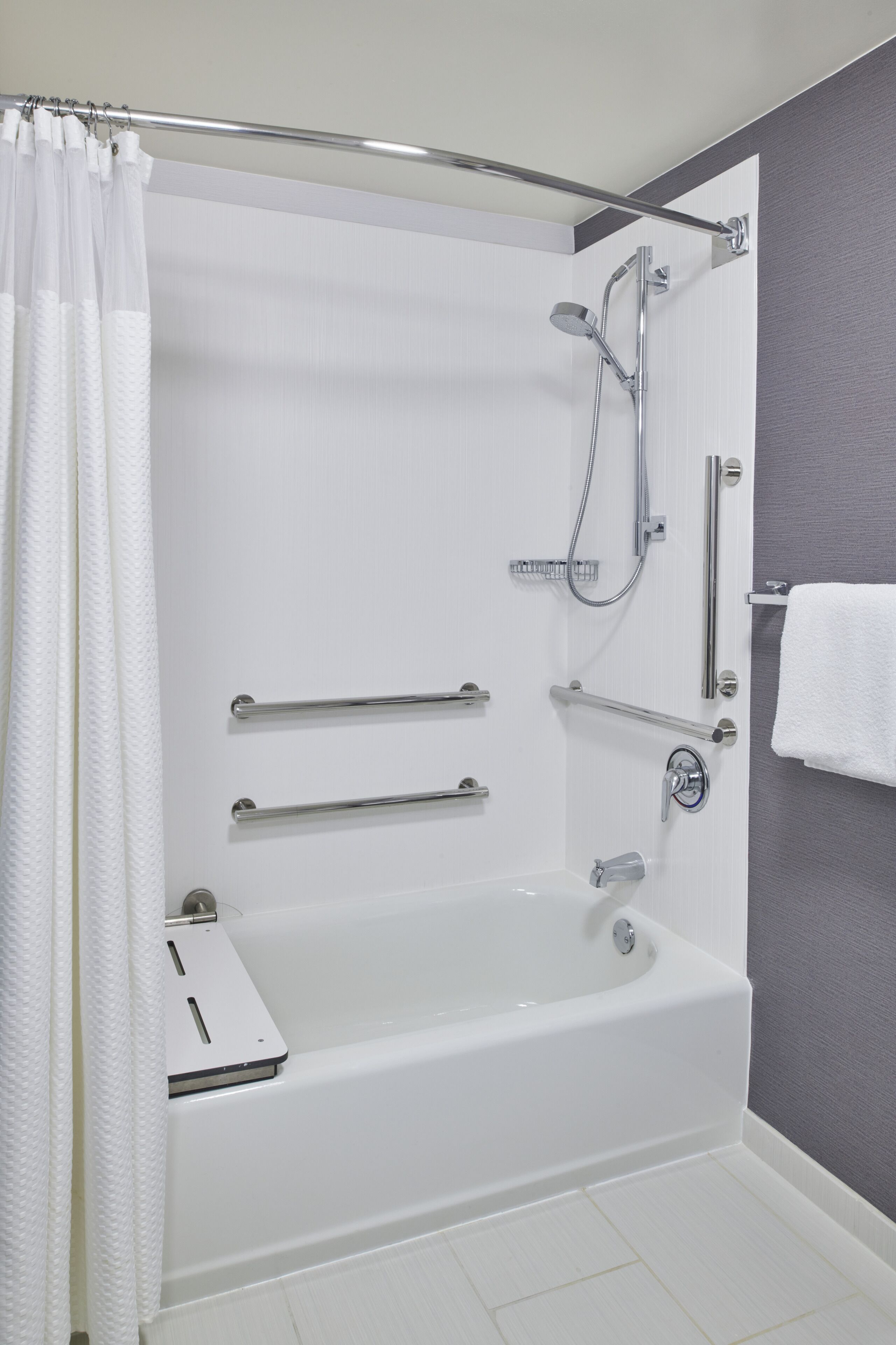 combined shower/bathtub, eco-friendly toiletries, hair dryer, towels