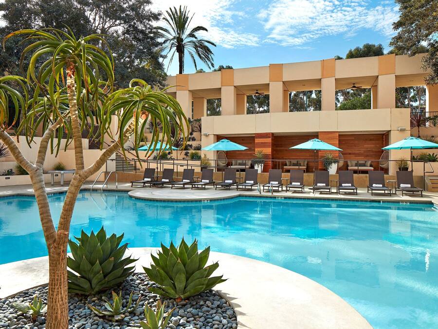 Alberca al aire libre y camas balinesas (con cargo)