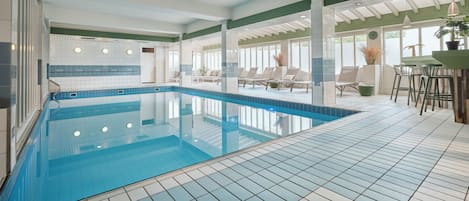 Indoor pool, pool loungers