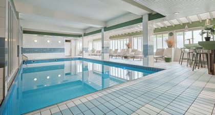 Carlton Oasis Hotel