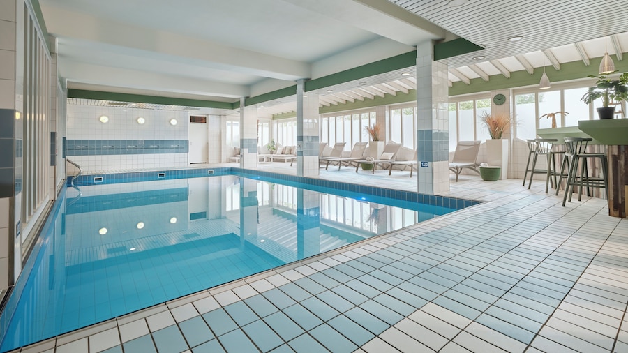 Carlton Oasis Hotel