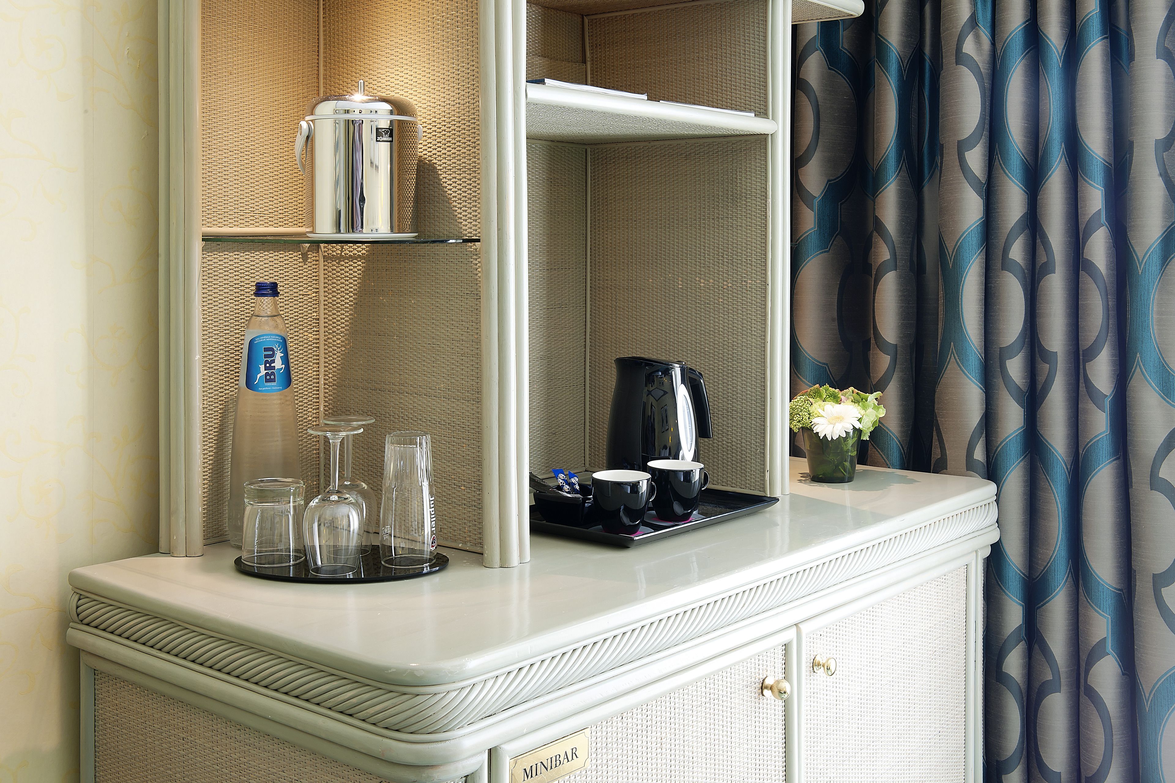 deluxe room, 1 queen bed | room amenity