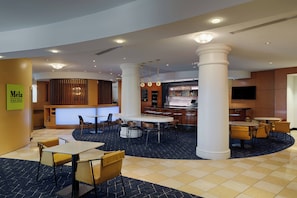 Lobby - Courtyard by Marriott Springfield Downtown (Springfield)