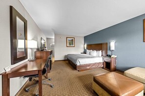 Room, 1 King Bed with Sofa bed, Non Smoking | Desk, iron/ironing board, rollaway beds, free WiFi - Quality Inn Durango (Durango)