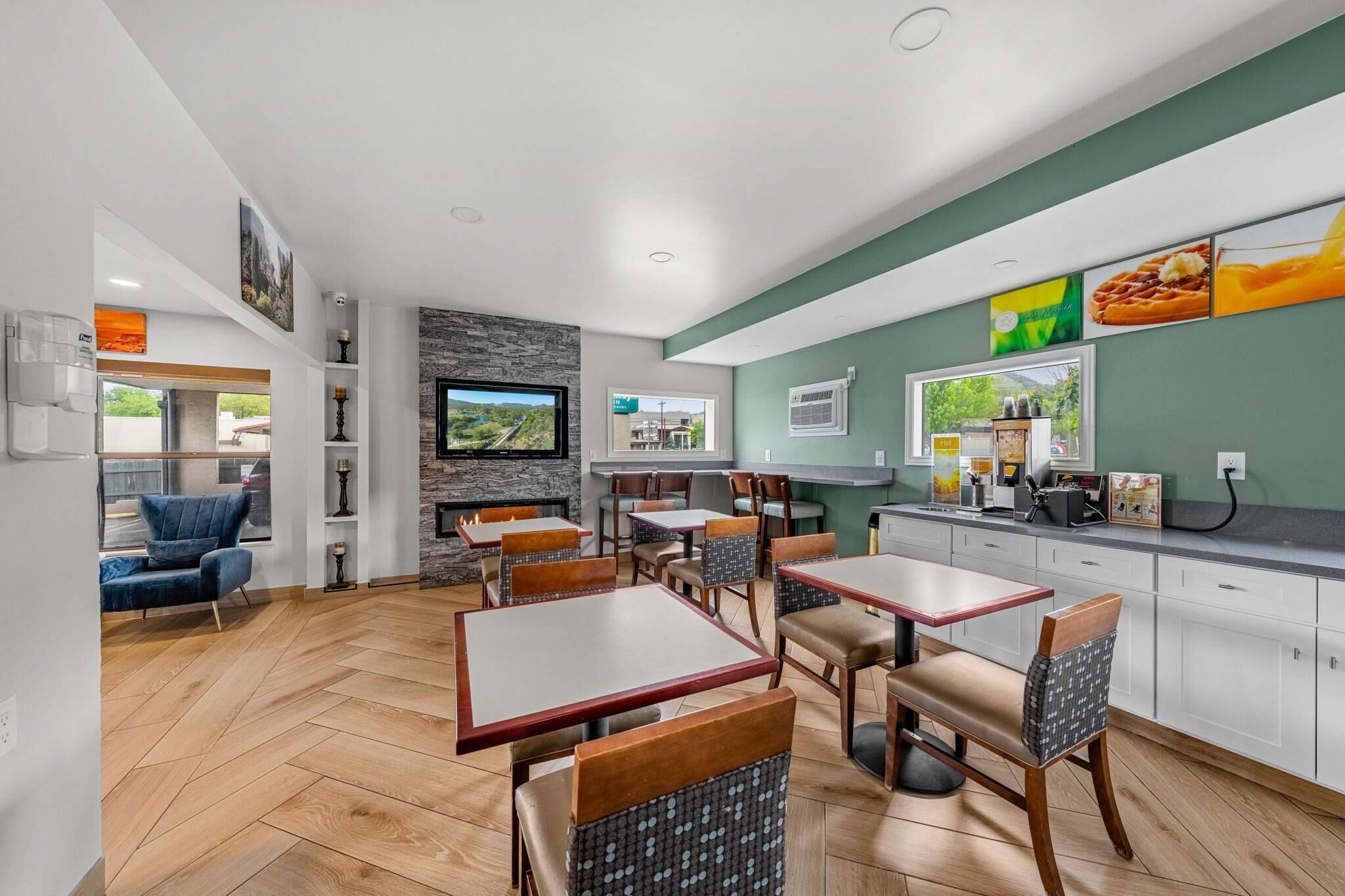 Free daily continental breakfast