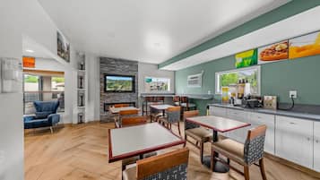 Free daily continental breakfast