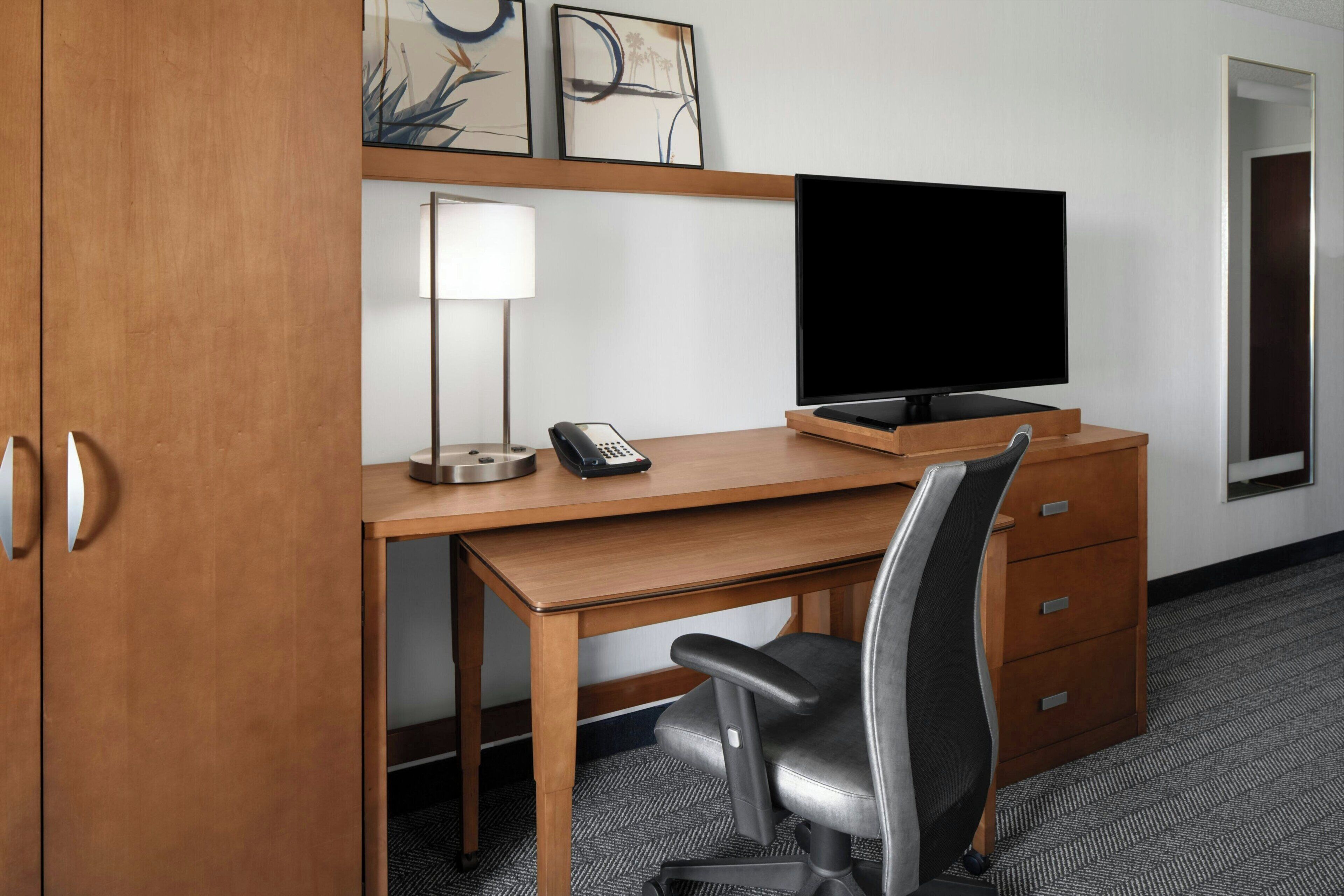 premium bedding, down duvets, in-room safe, desk