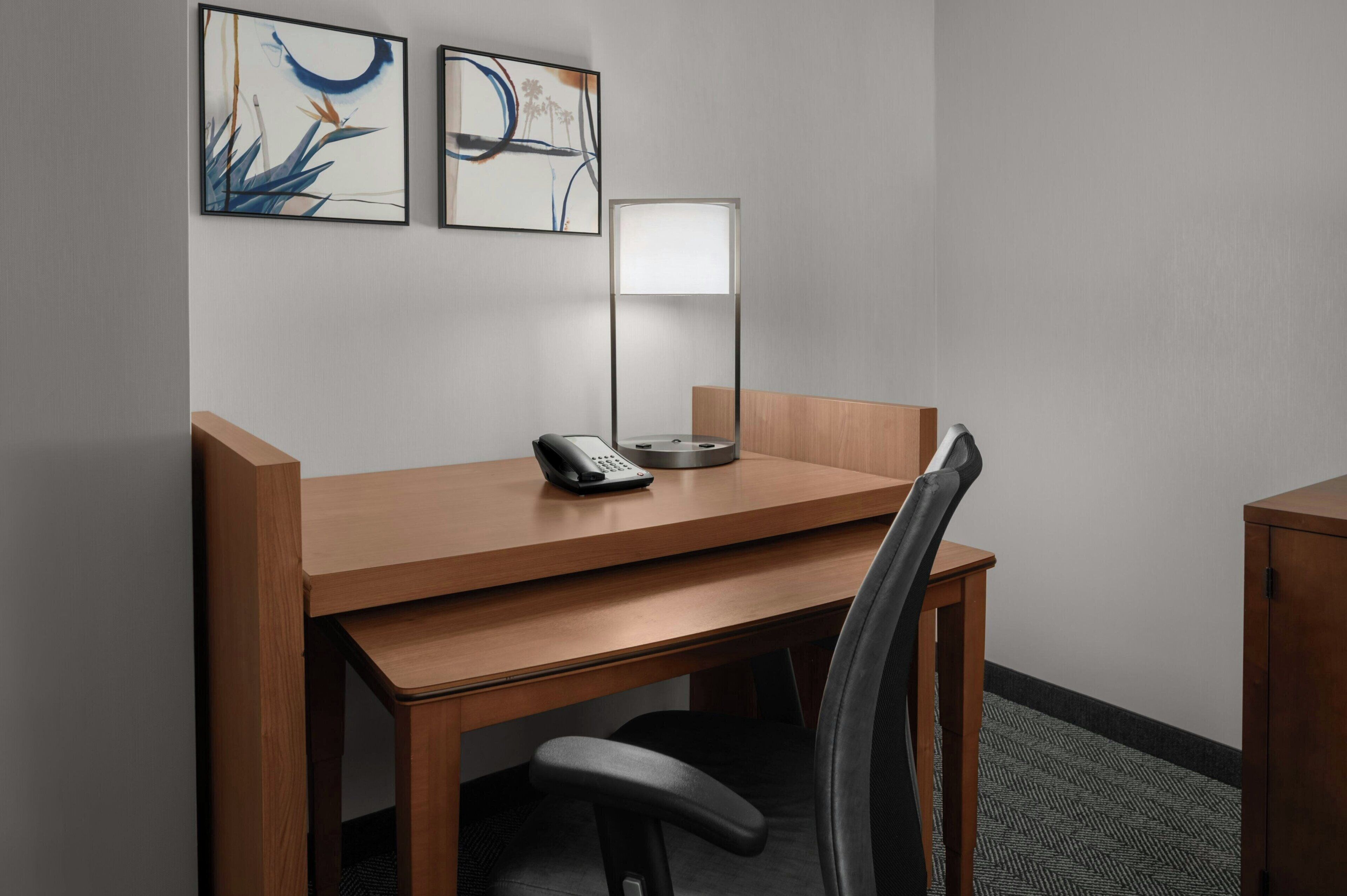 executive suite, 1 bedroom | premium bedding, down duvets, in-room safe, desk