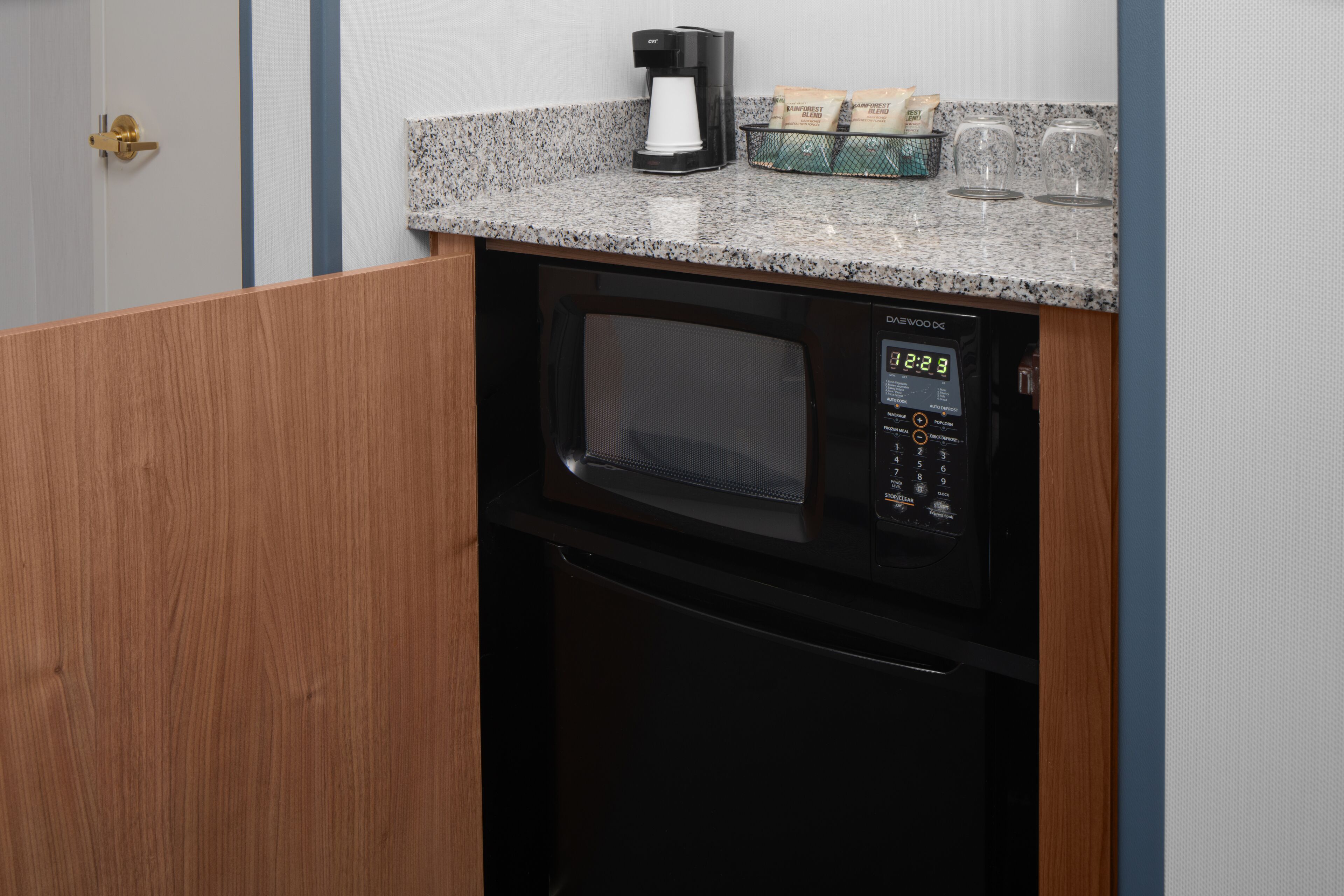 executive suite, 1 bedroom | premium bedding, down duvets, in-room safe, desk