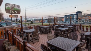 Lunch and dinner served