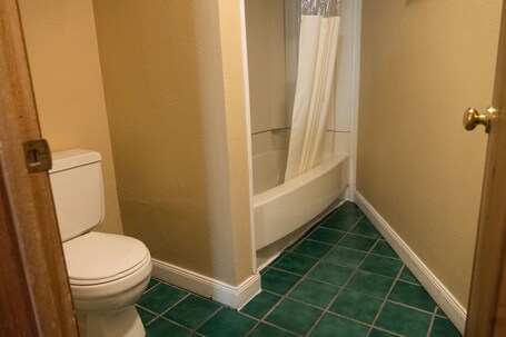 Wild Bear Inn - Image 22