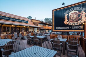 Lunch and dinner served - Wild Bear Inn (Pigeon Forge)