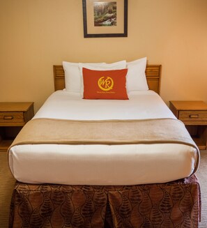 1 Queen Bed - Poolside | In-room safe, iron/ironing board, free cribs/infant beds, free WiFi