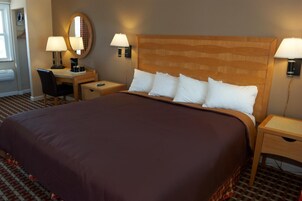 Tabla de planchar con plancha, wifi gratis, ropa de cama y despertador 