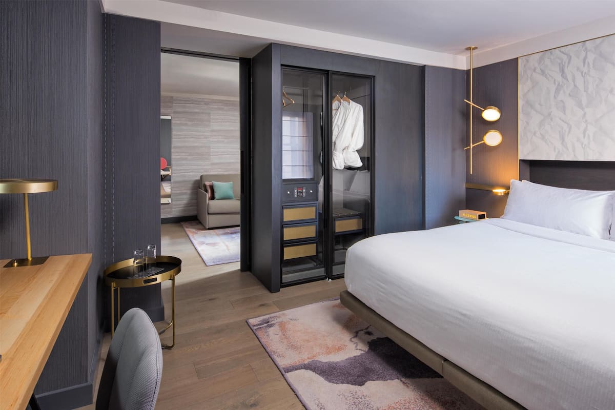 Frette Italian sheets, premium bedding, in-room safe, desk