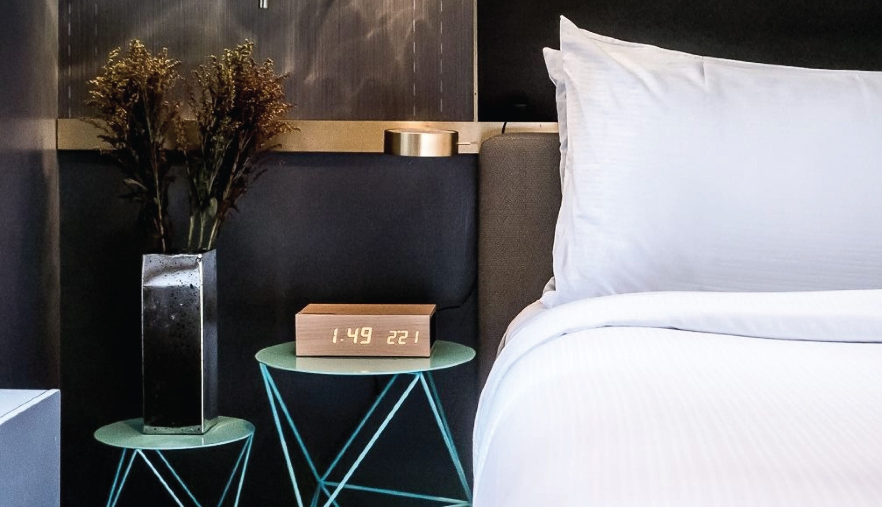 frette italian sheets, premium bedding, in-room safe, desk