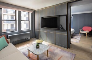 Frette Italian sheets, premium bedding, minibar, in-room safe - The Time New York, part of JdV by Hyatt (New York)