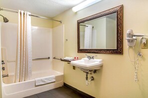 Eco-friendly toiletries, hair dryer, towels, soap - Econo Lodge Inn & Suites near Chickamauga Battlefield (Fort Oglethorpe)