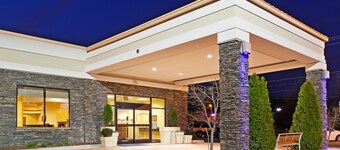Holiday Inn Express & Suites Greensboro-(I-40 Wendover) by IHG
