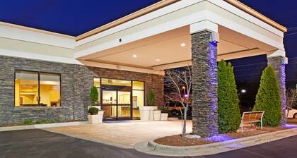 Holiday Inn Express & Suites Greensboro-(I-40 Wendover) by IHG