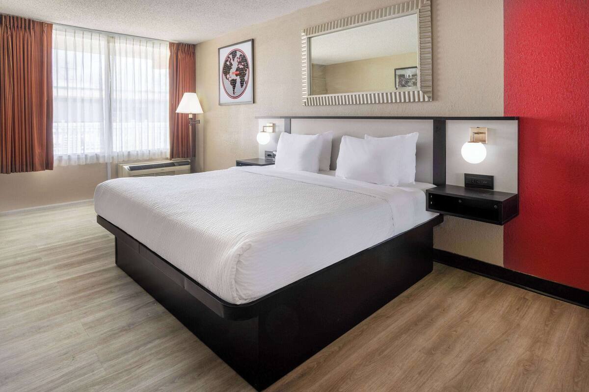 Studio Suite, 1 giường cỡ king, không hút thuốc | 4 phòng ngủ, bộ đồ giường cao cấp, nệm Tempur-Pedic 