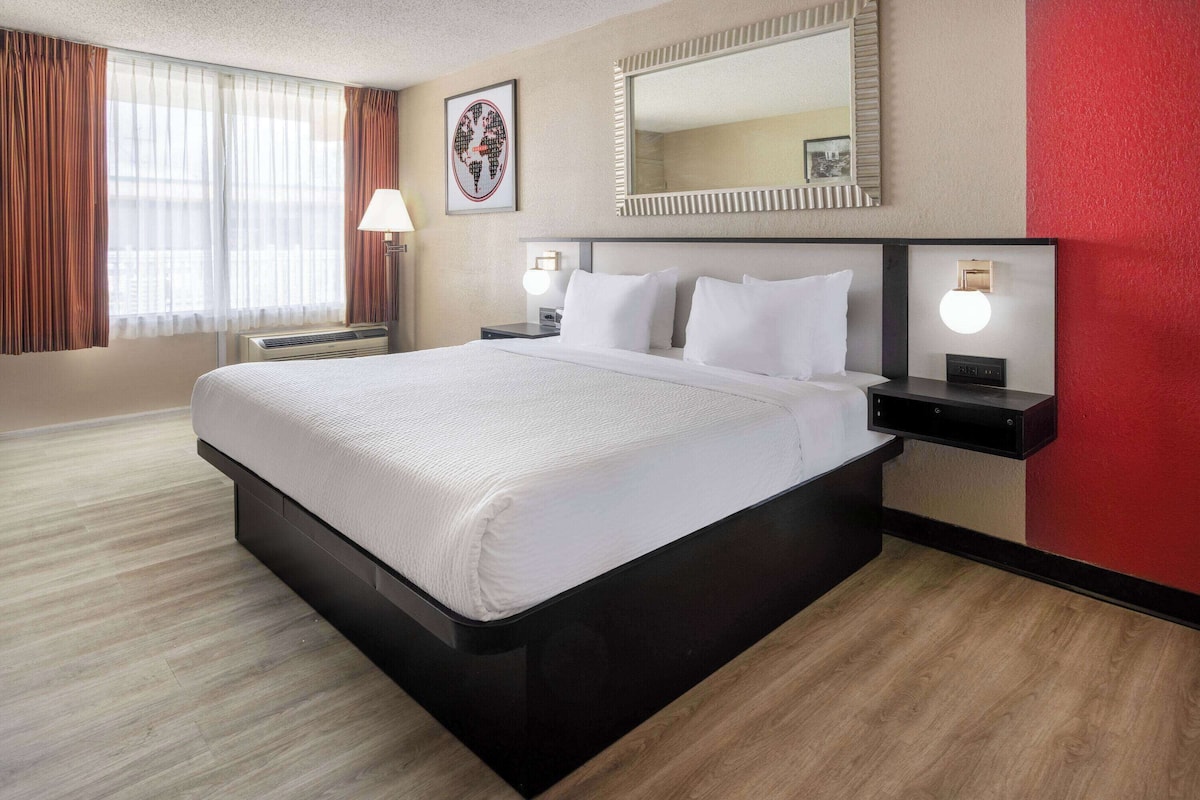 Studio Suite, 1 King Bed, Non Smoking