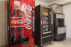 Vending machine - Red Roof Inn Chattanooga - Hamilton Place (Chattanooga)