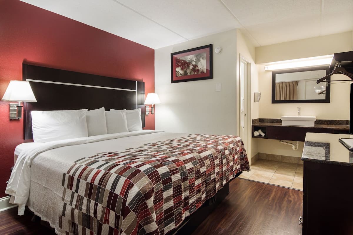 Desk, blackout drapes, free WiFi, bed sheets