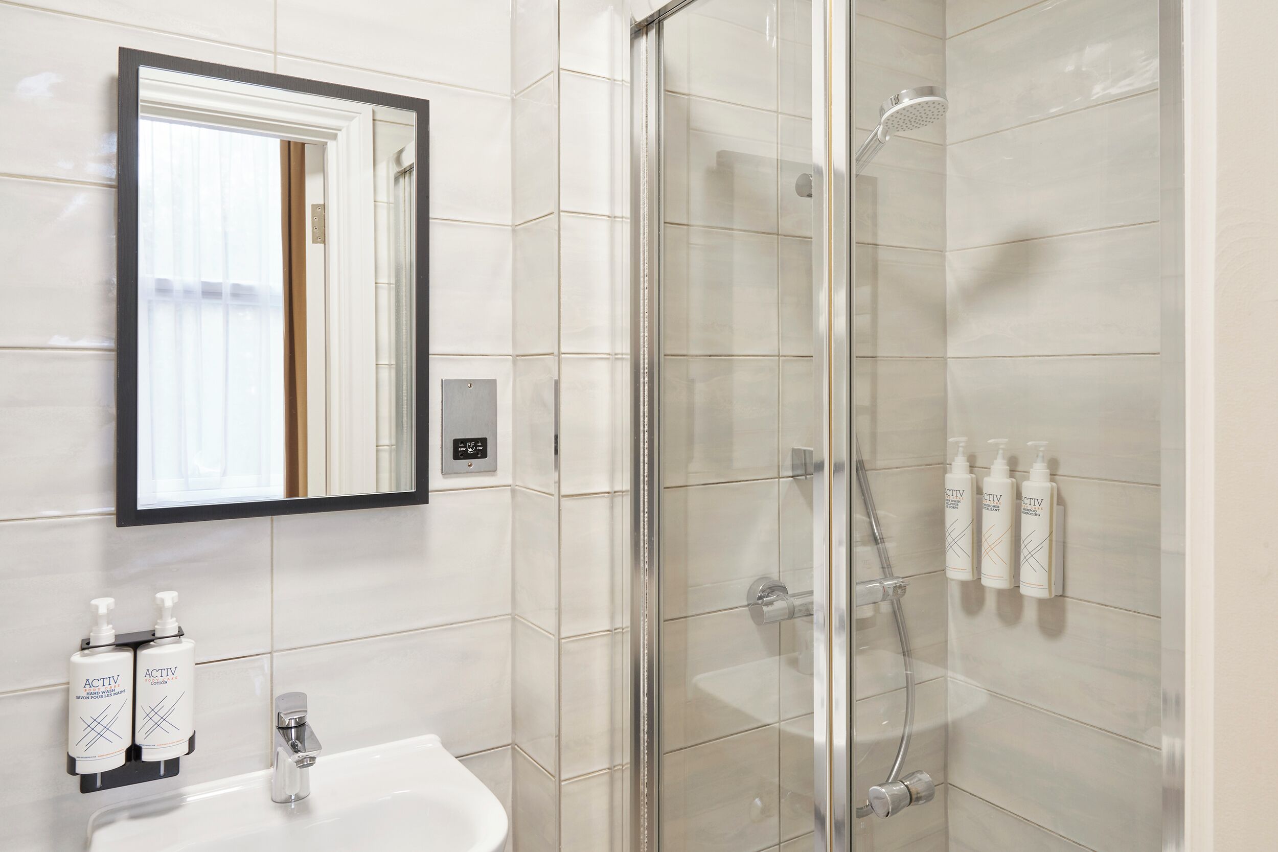 Shower, eco-friendly toiletries, towels