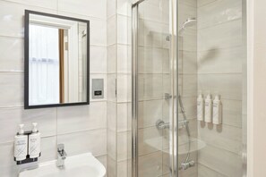 Double Room with a Window | Bathroom | Shower, eco-friendly toiletries, towels