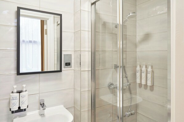 Double Room with a Window | Bathroom