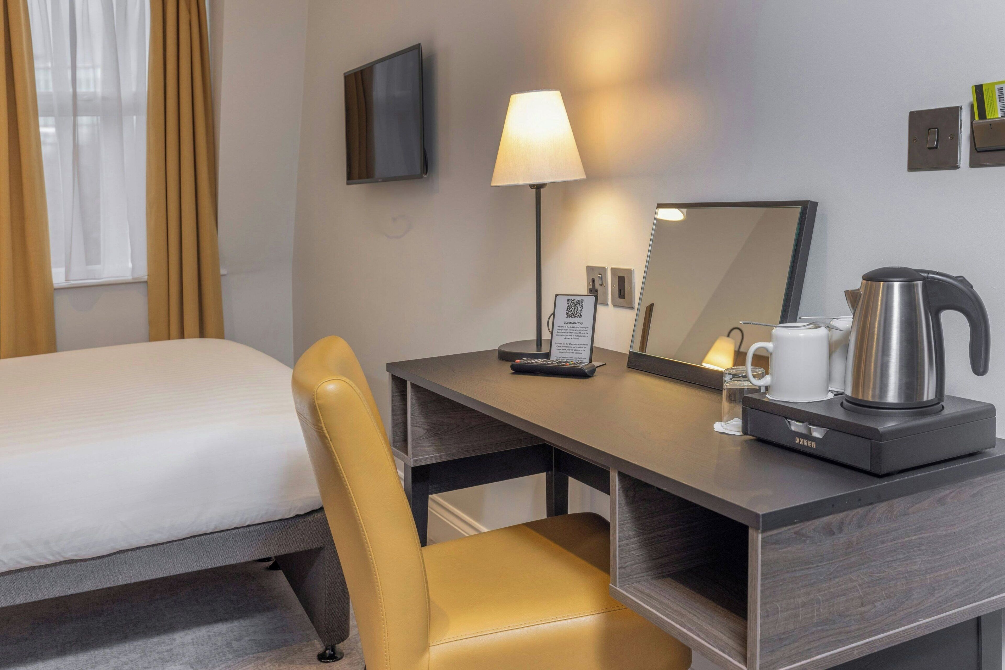 Standard Room, 1 Double Bed | Iron/ironing board, free WiFi