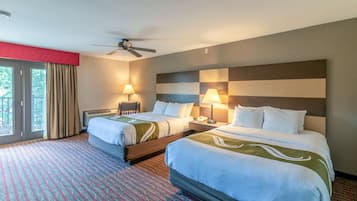 2 Queen Beds, Nonsmoking with Balcony | 防敏寢具、特厚豪華床墊、房內夾萬、書桌