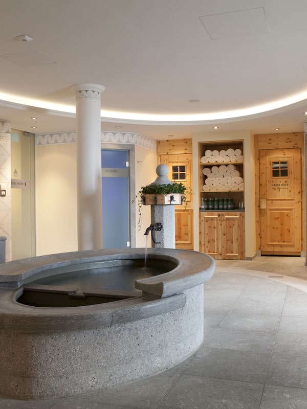 Sauna, hot tub, steam room, body treatments, aromatherapy