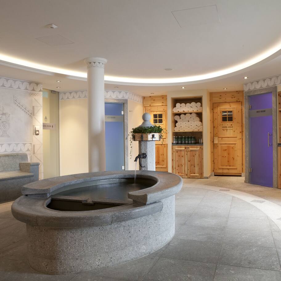 Sauna, hot tub, steam room, body treatments, aromatherapy