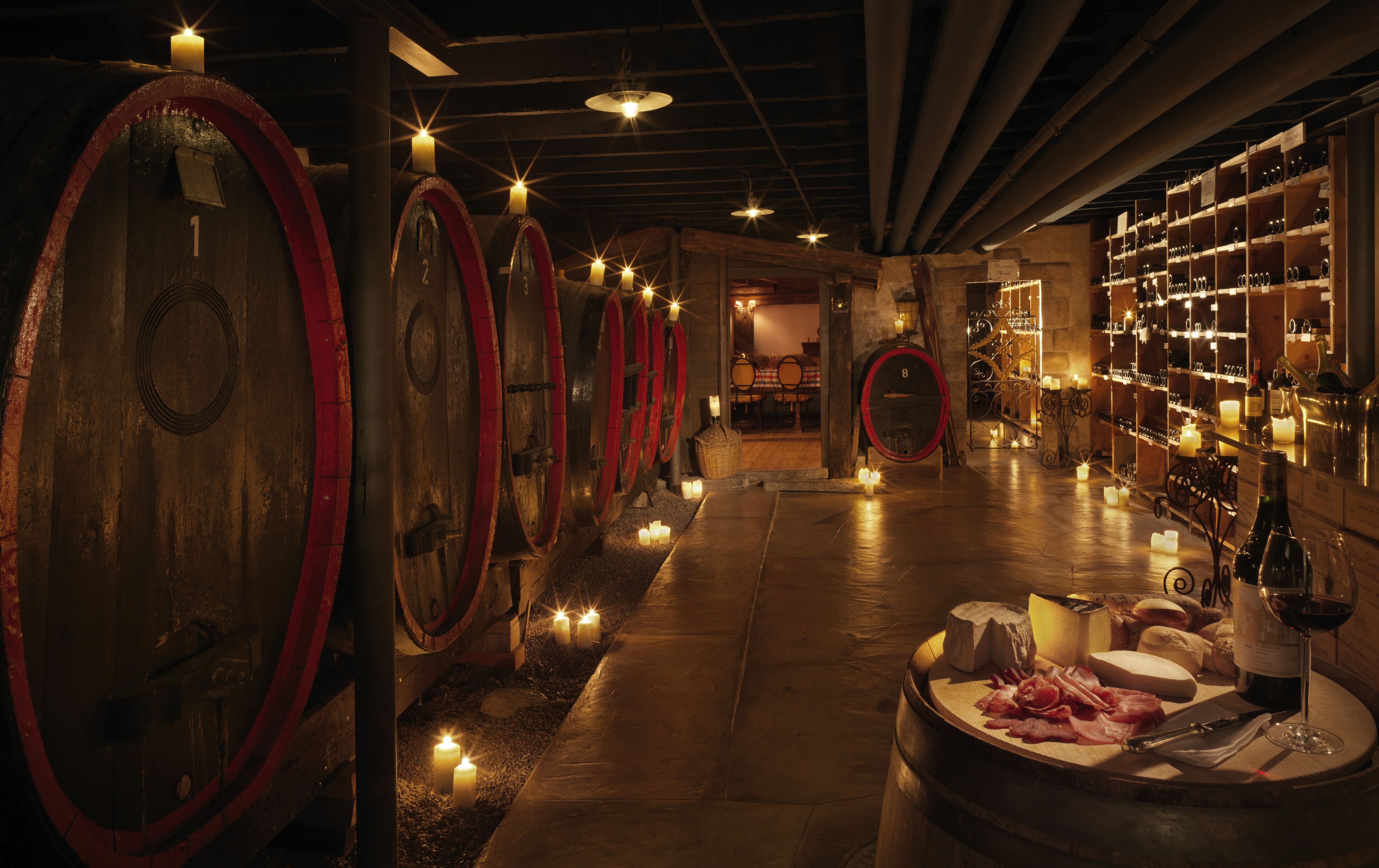 10 restaurants, breakfast, lunch, dinner served; asian cuisine