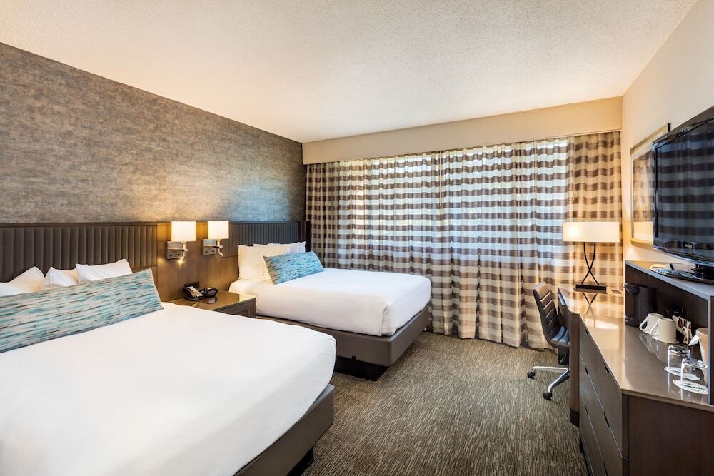 Premium bedding, in-room safe, desk, blackout drapes