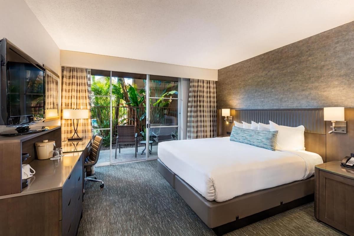 Premium bedding, in-room safe, desk, blackout curtains