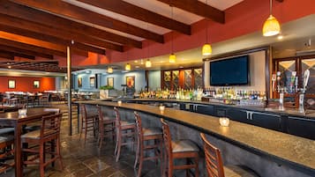 2 Bars/Lounges, Poolbar