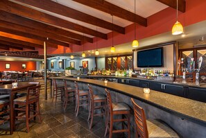 2 Bars/Lounges, Poolbar