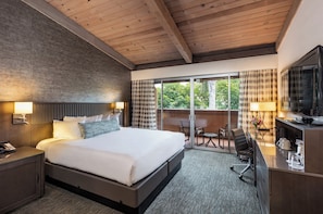 Premier Room, 1 King Bed | Premium bedding, in-room safe, desk, blackout curtains