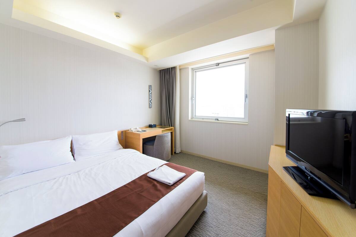 Double Room, Non Smoking | Premium bedding, desk, laptop workspace, blackout drapes