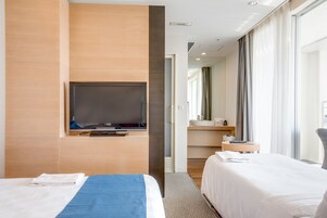 Ropa de cama de alta calidad y escritorio