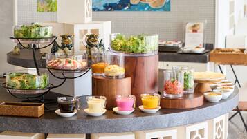 朝食 (ビュッフェ)、毎日提供 (1 名様 1800 JPY)