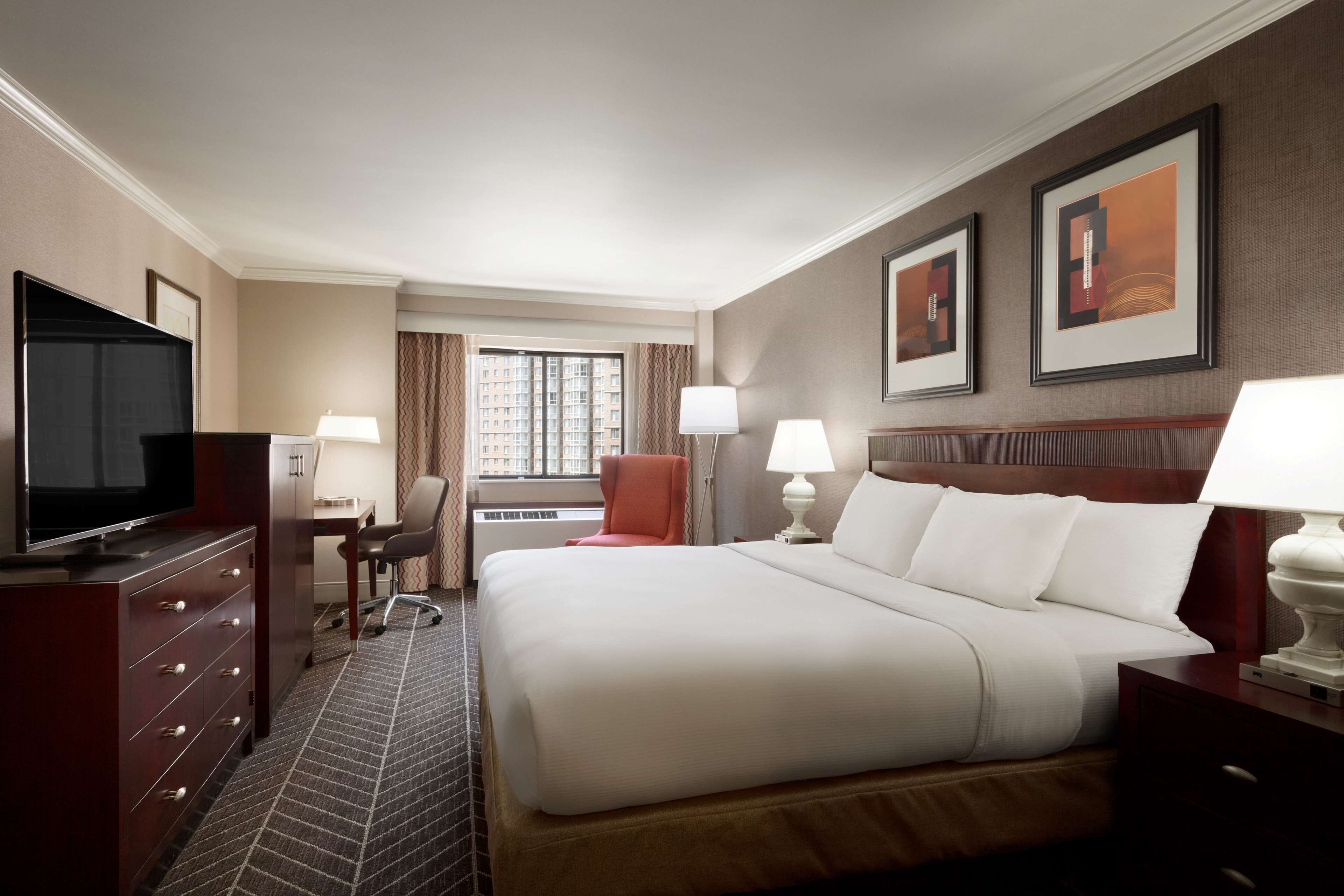 Hypo-allergenic bedding, in-room safe, desk, laptop workspace